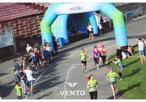 Gazoszczelna brama, która nie wymaga podłączenia do prądu na stadionie w Jastrzębiu Zdroju.